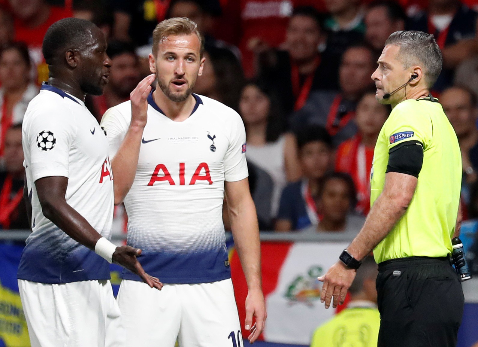 Chung kết Champions League: Tranh cãi về động tác thừa của Sissoko dẫn đến phạt đền