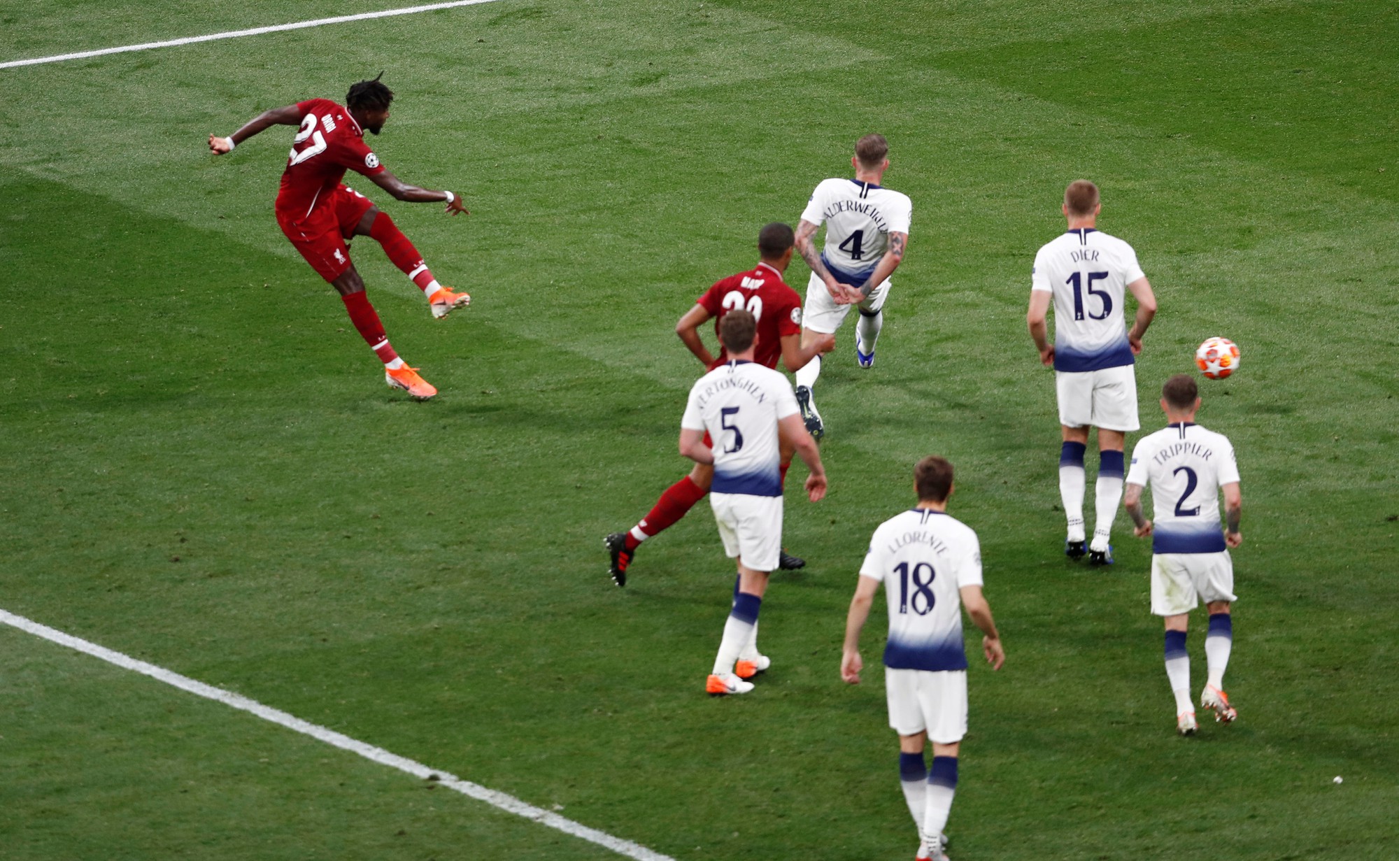 Bắn hạ Tottenham, Liverpool l&ecirc;n đỉnh ch&acirc;u &Acirc;u - Ảnh 9.