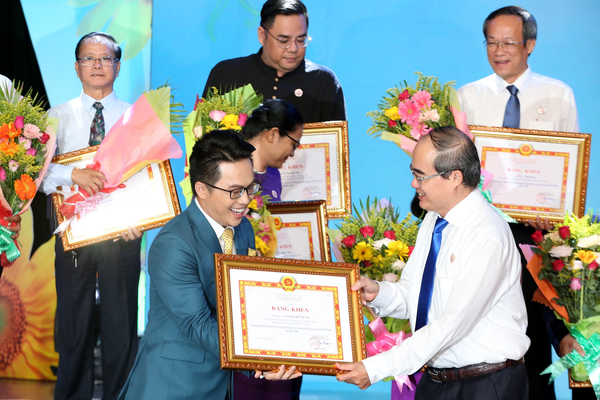 Bằng việc làm thiết thực, dân mới tin