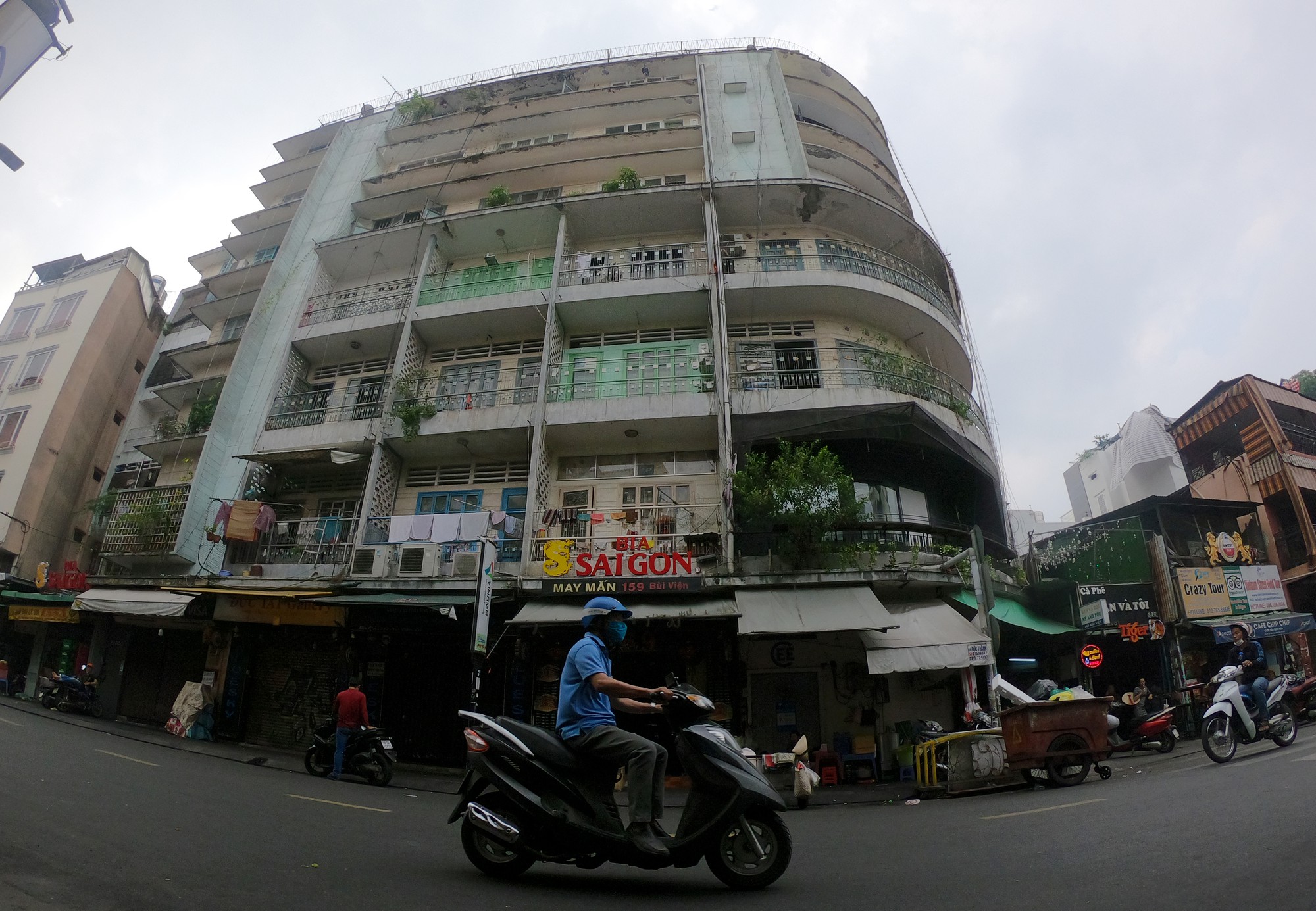 Cận cảnh chung cư phố Tây chuẩn bị "biến mất"