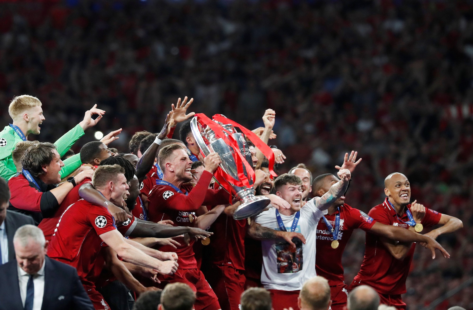 Bắn hạ Tottenham, Liverpool lên đỉnh châu Âu