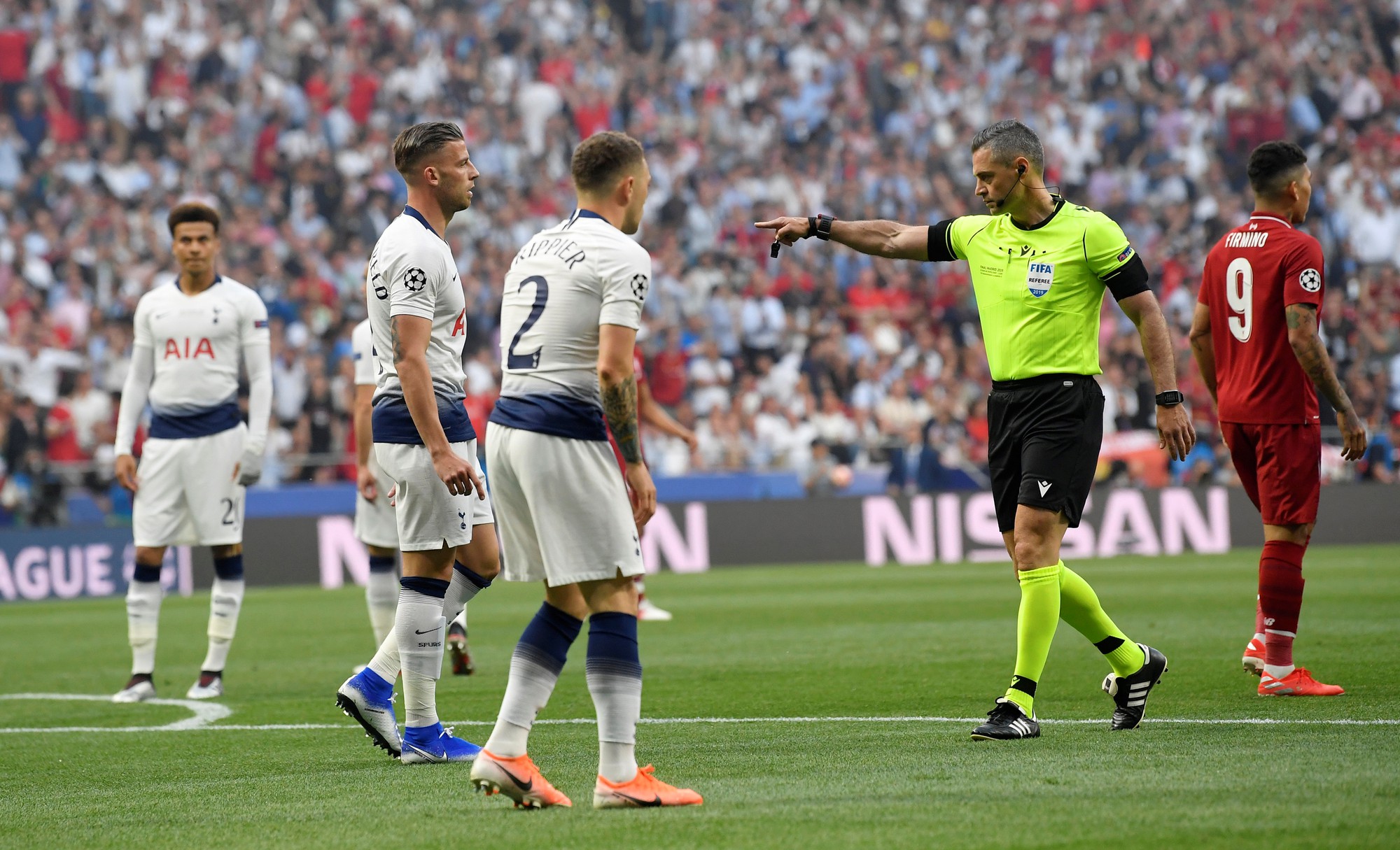 Bắn hạ Tottenham, Liverpool l&ecirc;n đỉnh ch&acirc;u &Acirc;u - Ảnh 2.