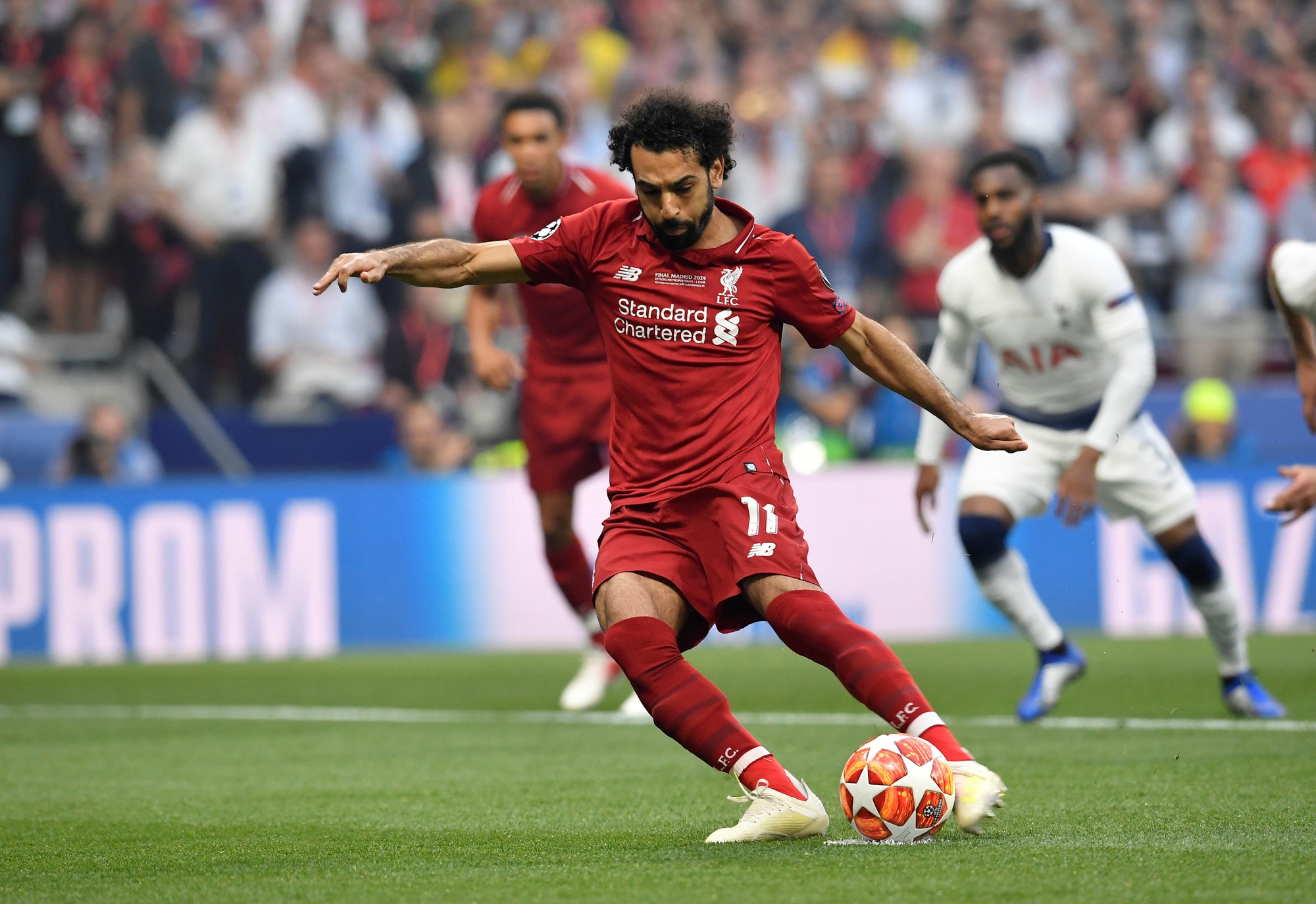 Triệu fan Liverpool nhuộm đỏ th&agrave;nh phố, h&aacute;o hức đ&oacute;n c&uacute;p ch&acirc;u &Acirc;u - Ảnh 2.