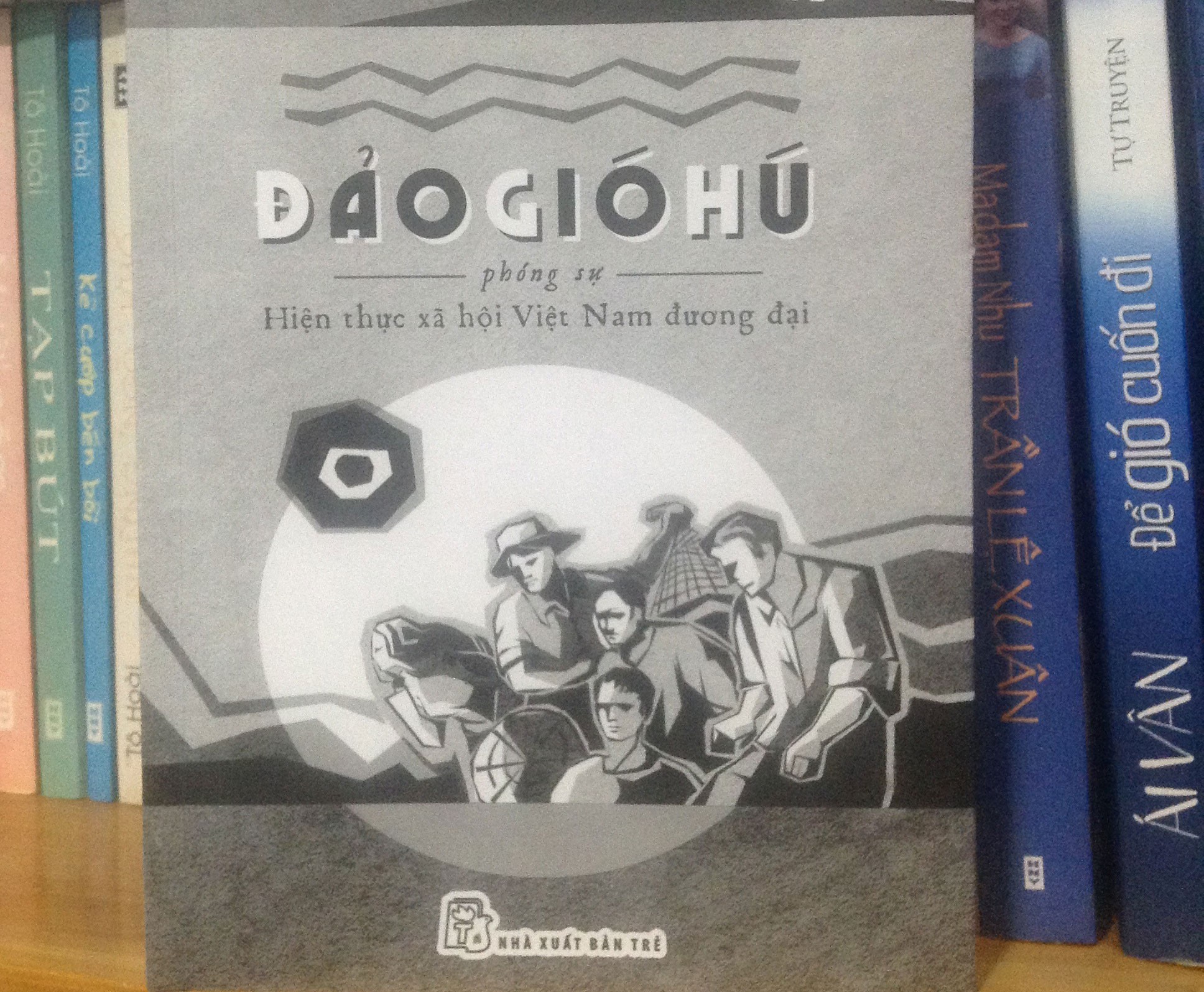 "Nỗi buồn nhân thế" sau những con chữ