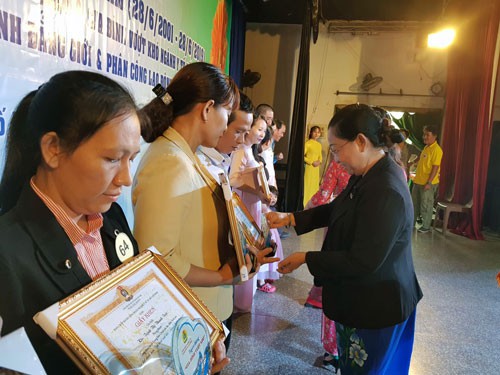 Tuyên dương 93 gia đình hạnh phúc