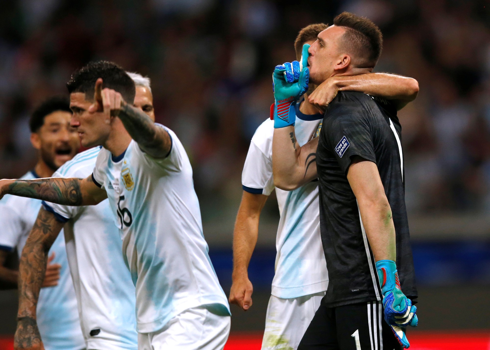 Messi ghi b&agrave;n, Argentina vẫn xếp ch&oacute;t bảng - Ảnh 6.