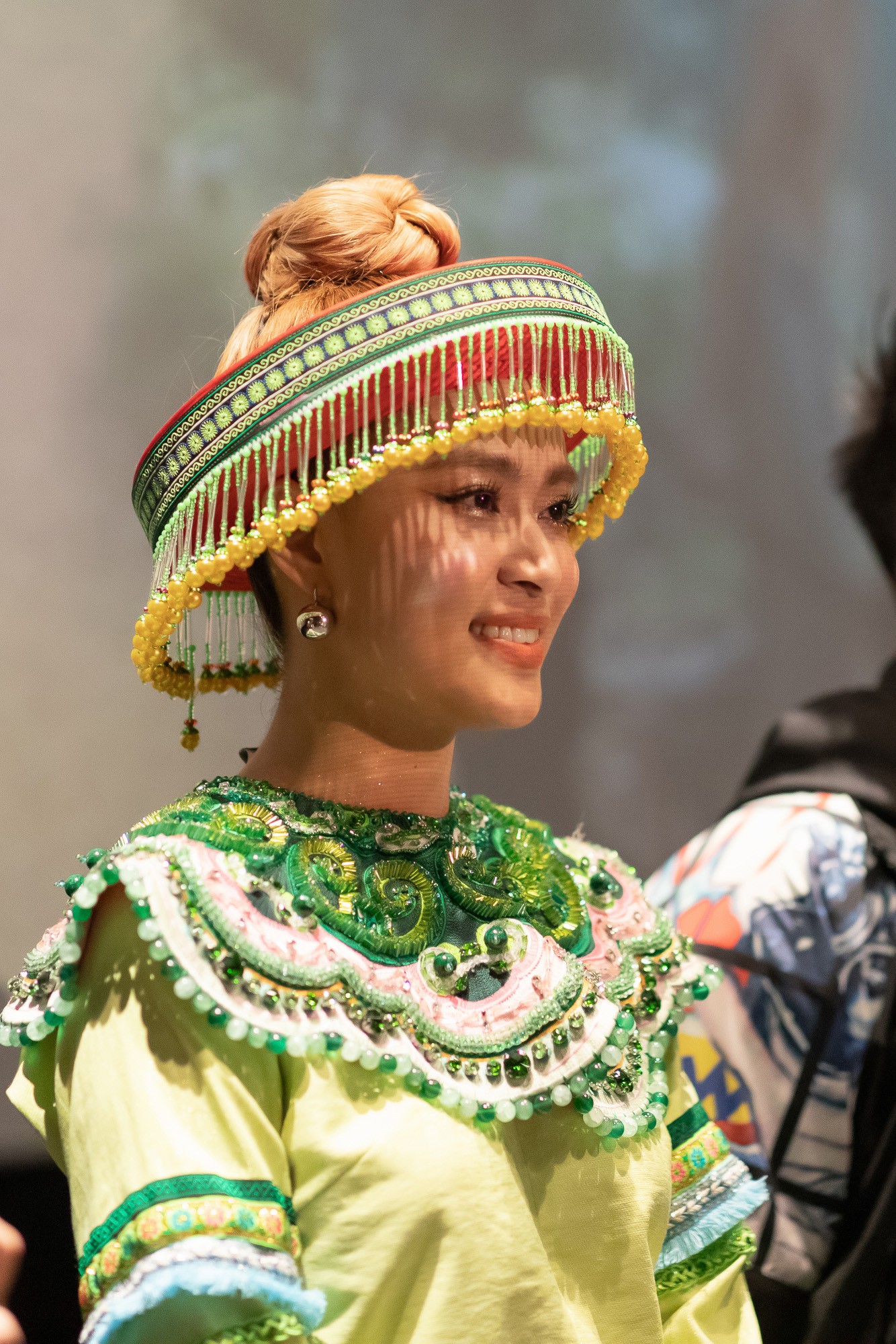 Mị Hoàng Thùy Linh không chờ A Phủ giải cứu - Ảnh 2.