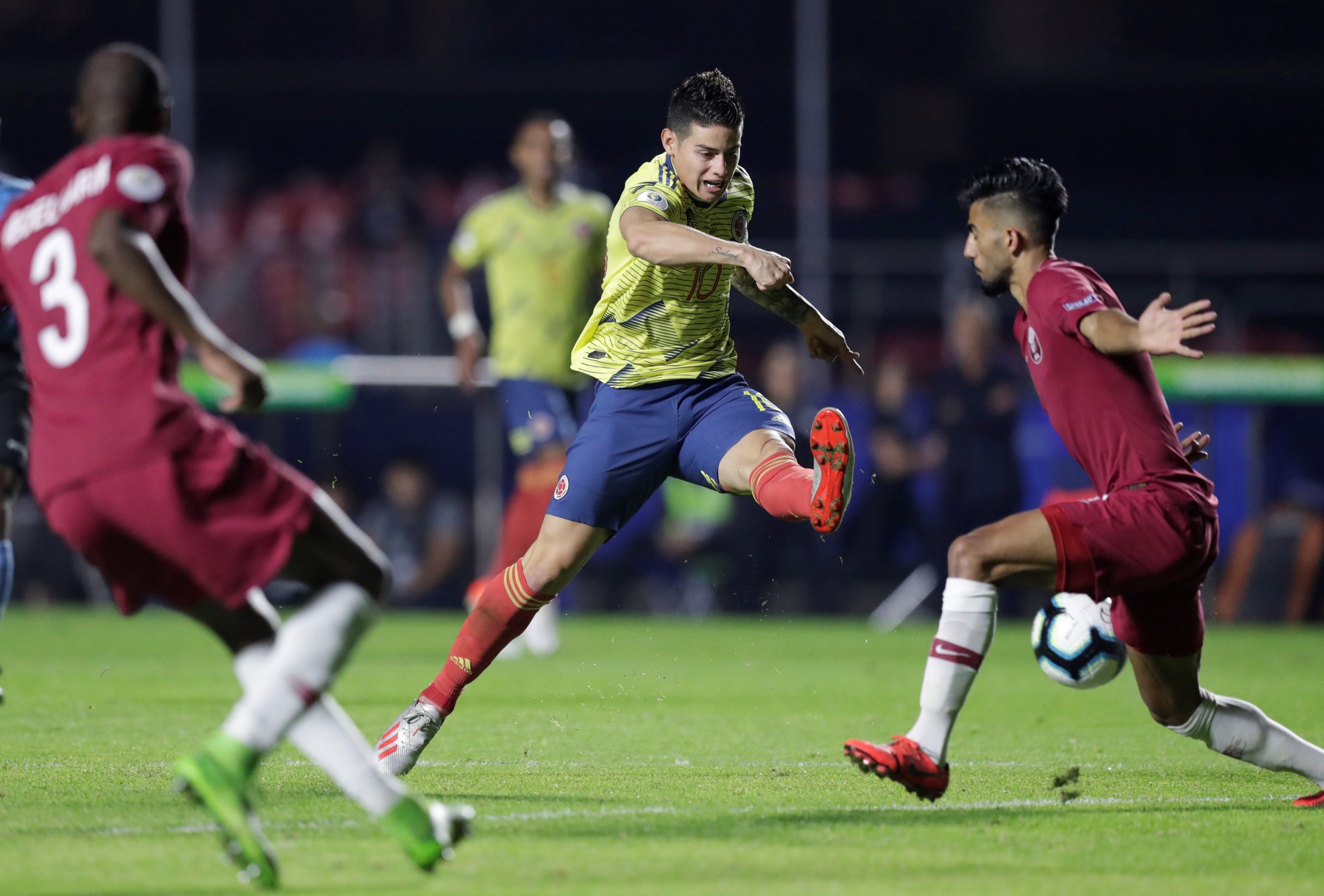 Thắng nhọc Qatar, Colombia đoạt vé tứ kết Copa America