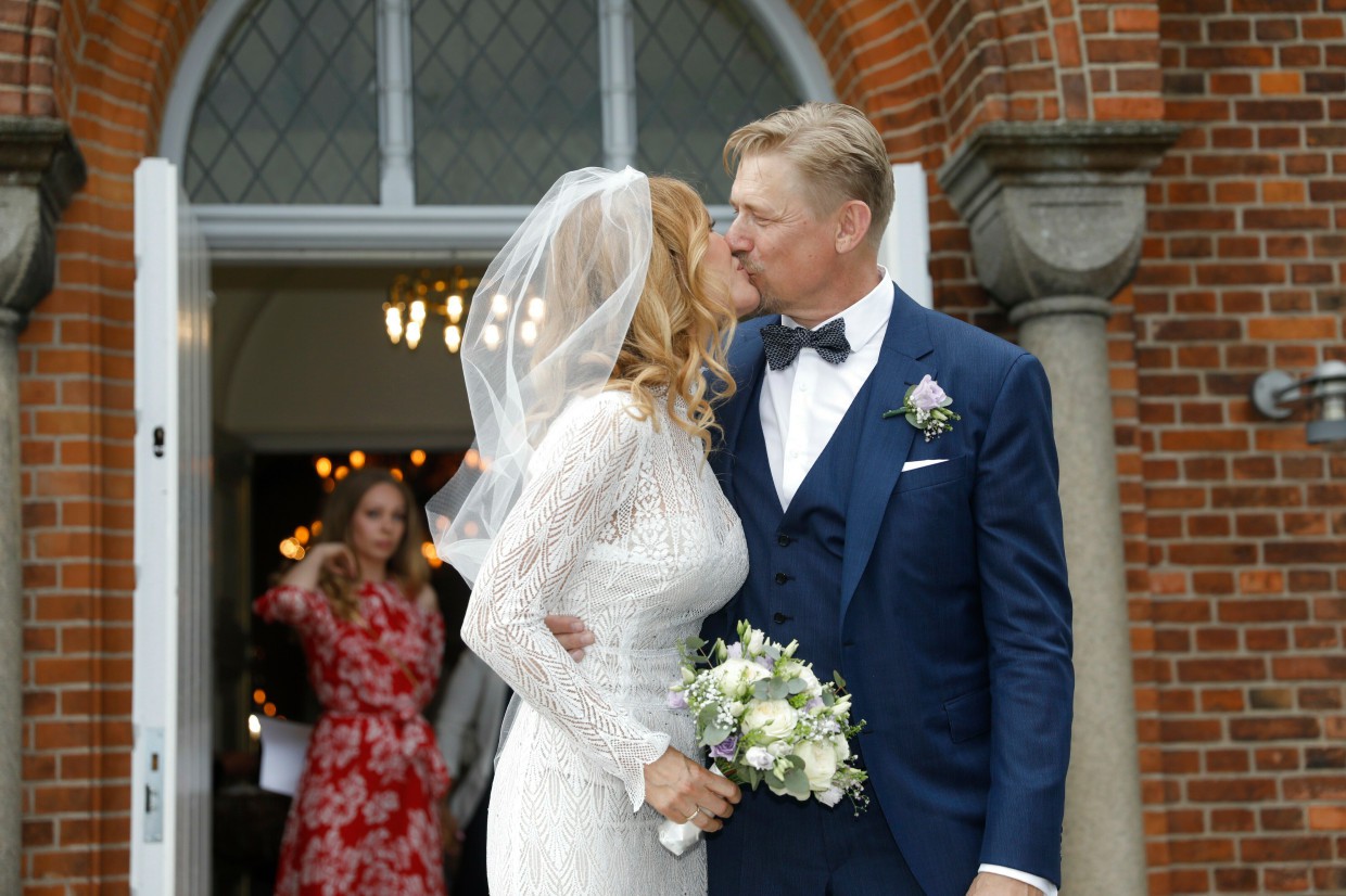 Huyền thoại sống Peter Schmeichel cưới cựu người mẫu Playboy
