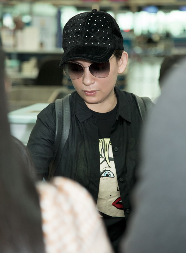 Phi Nhung đưa con nu&ocirc;i Hồ Văn Cường đi Mỹ lưu diễn - Ảnh 1.