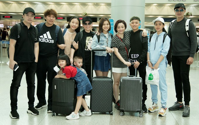 Phi Nhung đưa con nu&ocirc;i Hồ Văn Cường đi Mỹ lưu diễn - Ảnh 7.