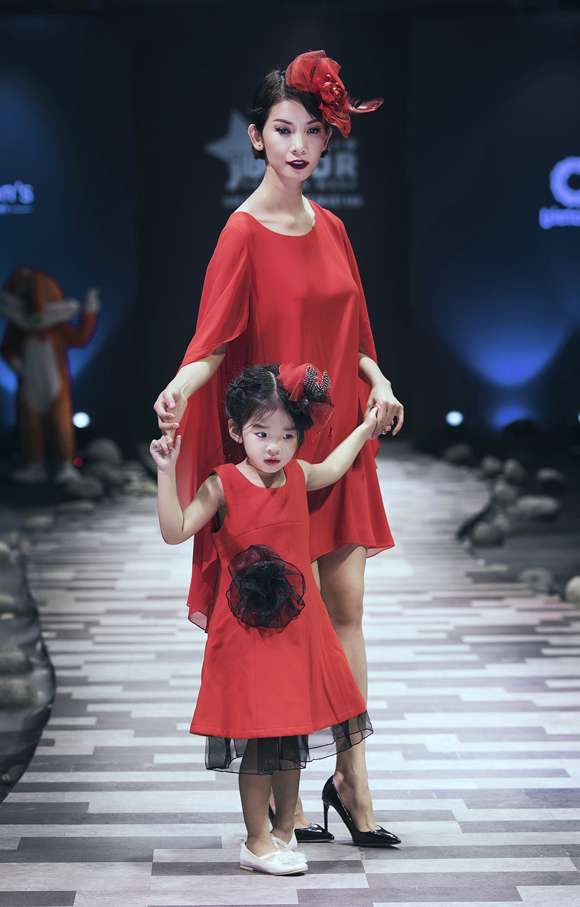 Si&ecirc;u mẫu Xu&acirc;n Lan từng thi hoa hậu, bị loại từ v&ograve;ng gởi xe - Ảnh 2.