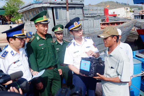 Tìm cách gỡ "thẻ vàng" cho thủy sản