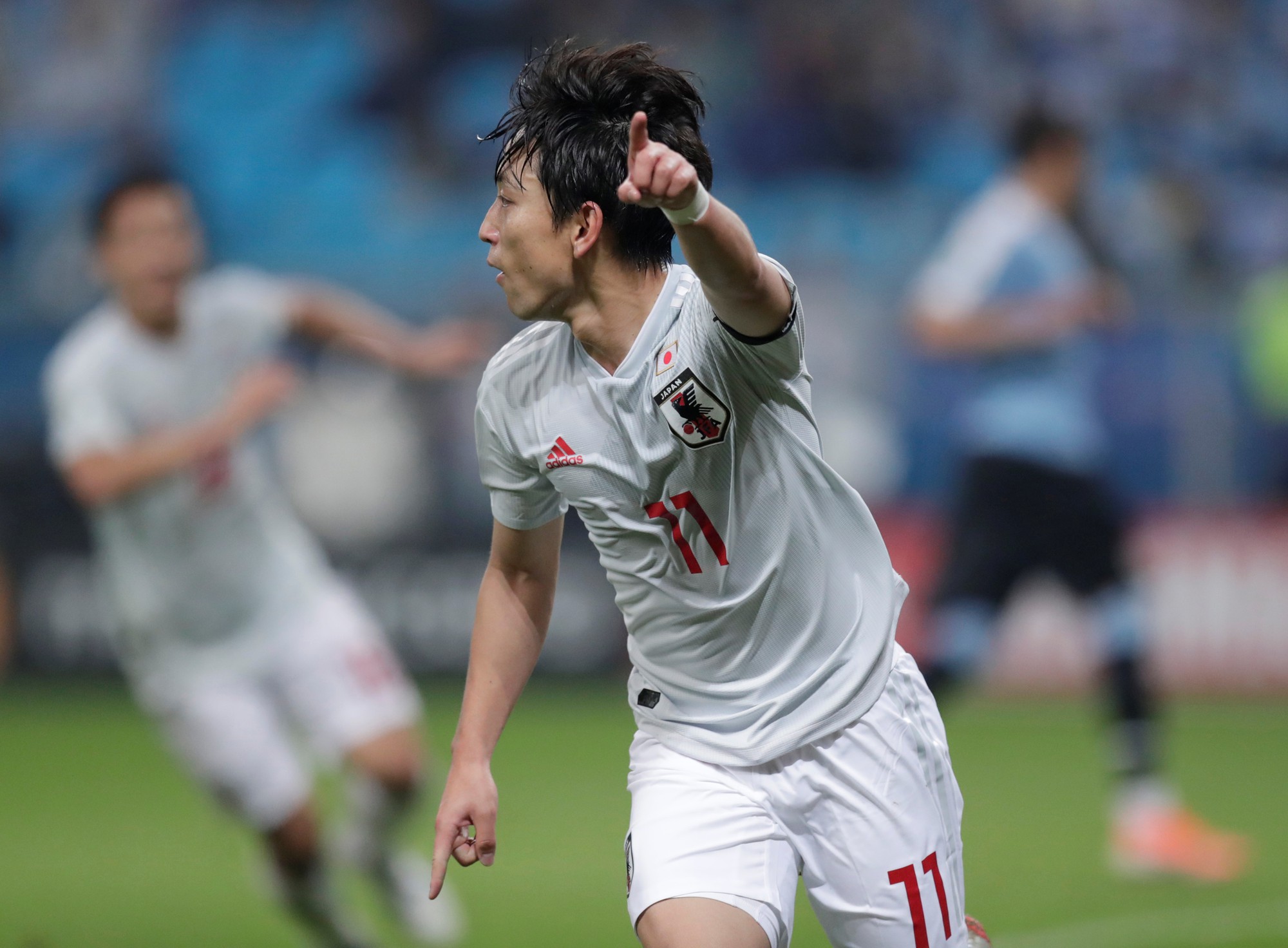 Uruguay ngược dòng, Nhật Bản chia điểm tiếc nuối