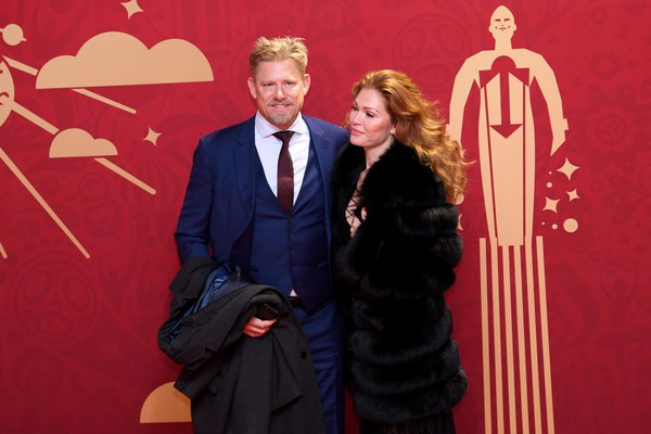 Huyền thoại sống Peter Schmeichel cưới cựu người mẫu Playboy - Ảnh 7.