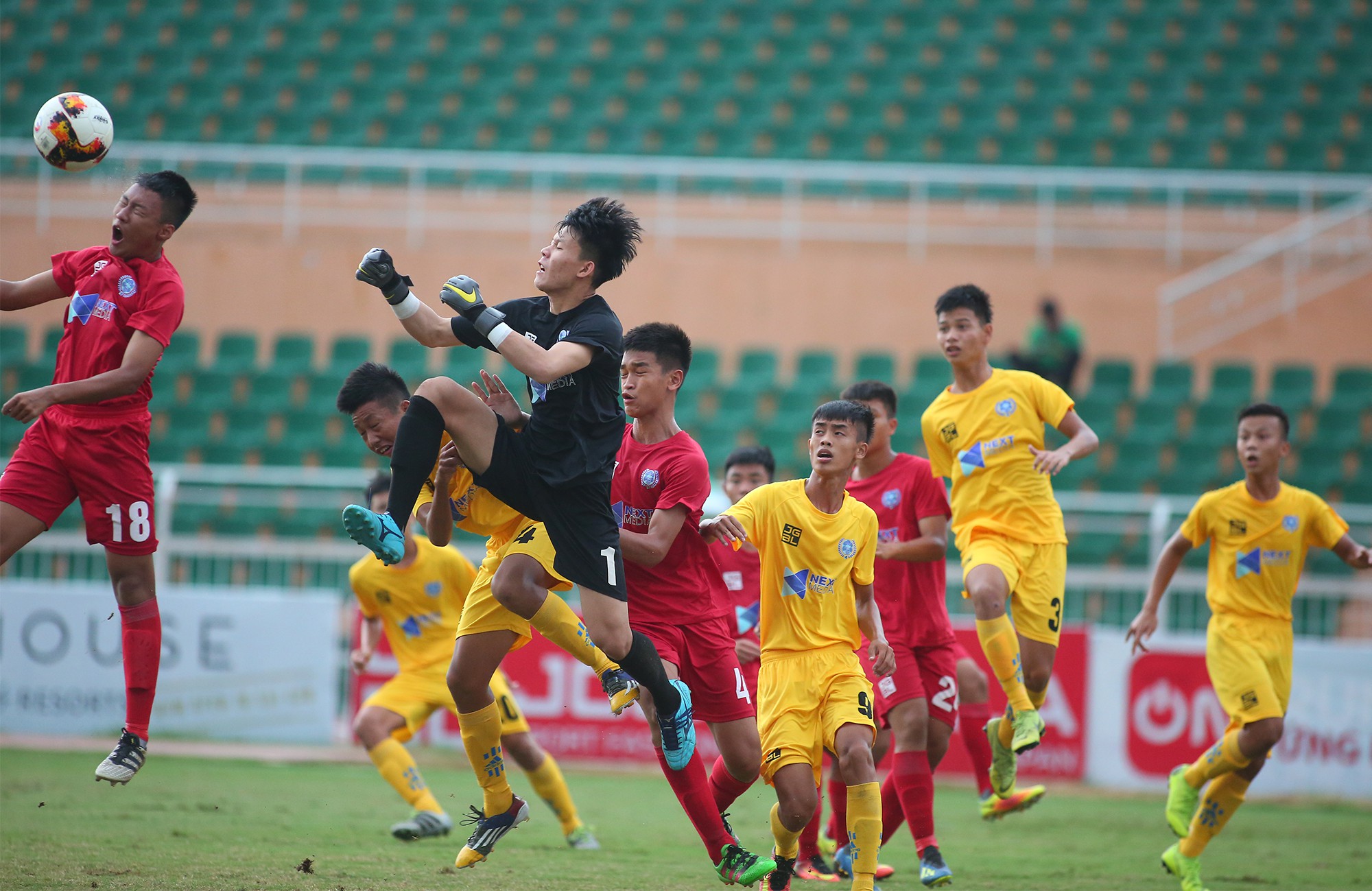 U15 Viettel xây chắc ngôi đầu, muốn chạm trán HAGL ở bán kết