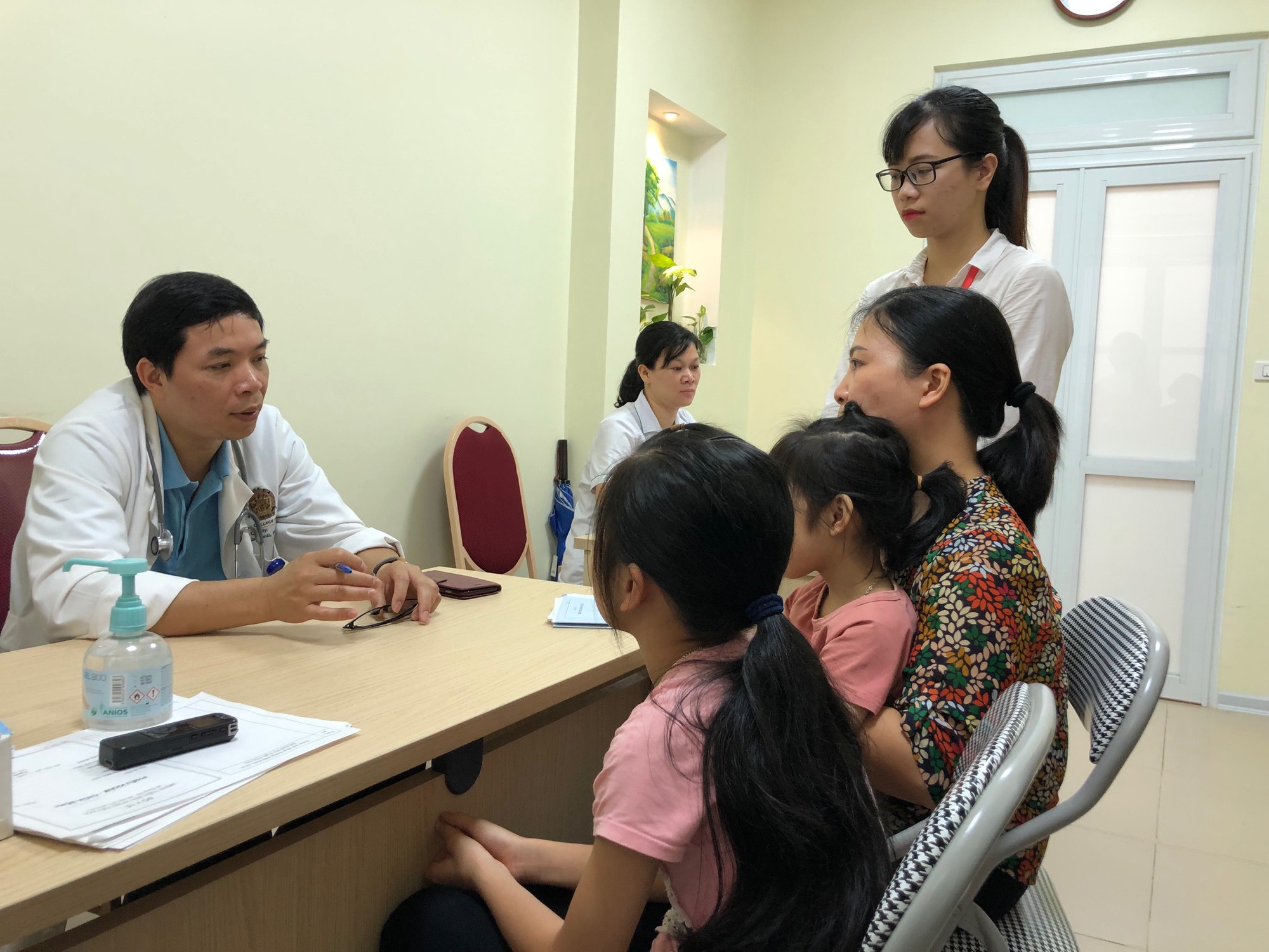 Ho khan k&eacute;o d&agrave;i chữa m&atilde;i kh&ocirc;ng khỏi ho&aacute; ra bị tr&agrave;o ngược dạ d&agrave;y - thực quản - Ảnh 2.