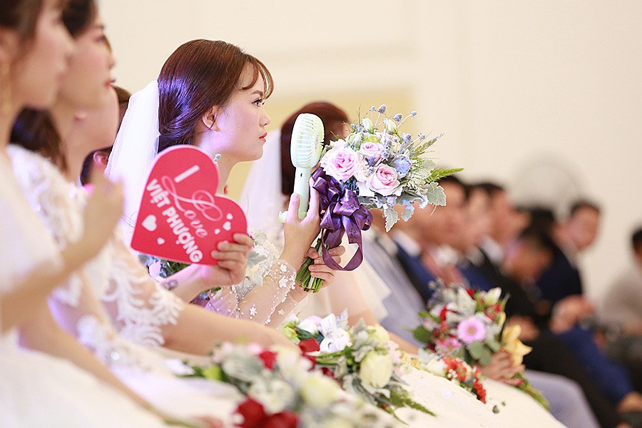 Ấn tượng lễ cưới tập thể của công nhân - Ảnh 2.