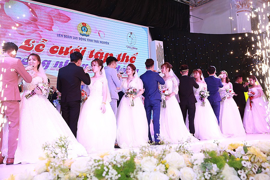 Ấn tượng lễ cưới tập thể của công nhân - Ảnh 5.