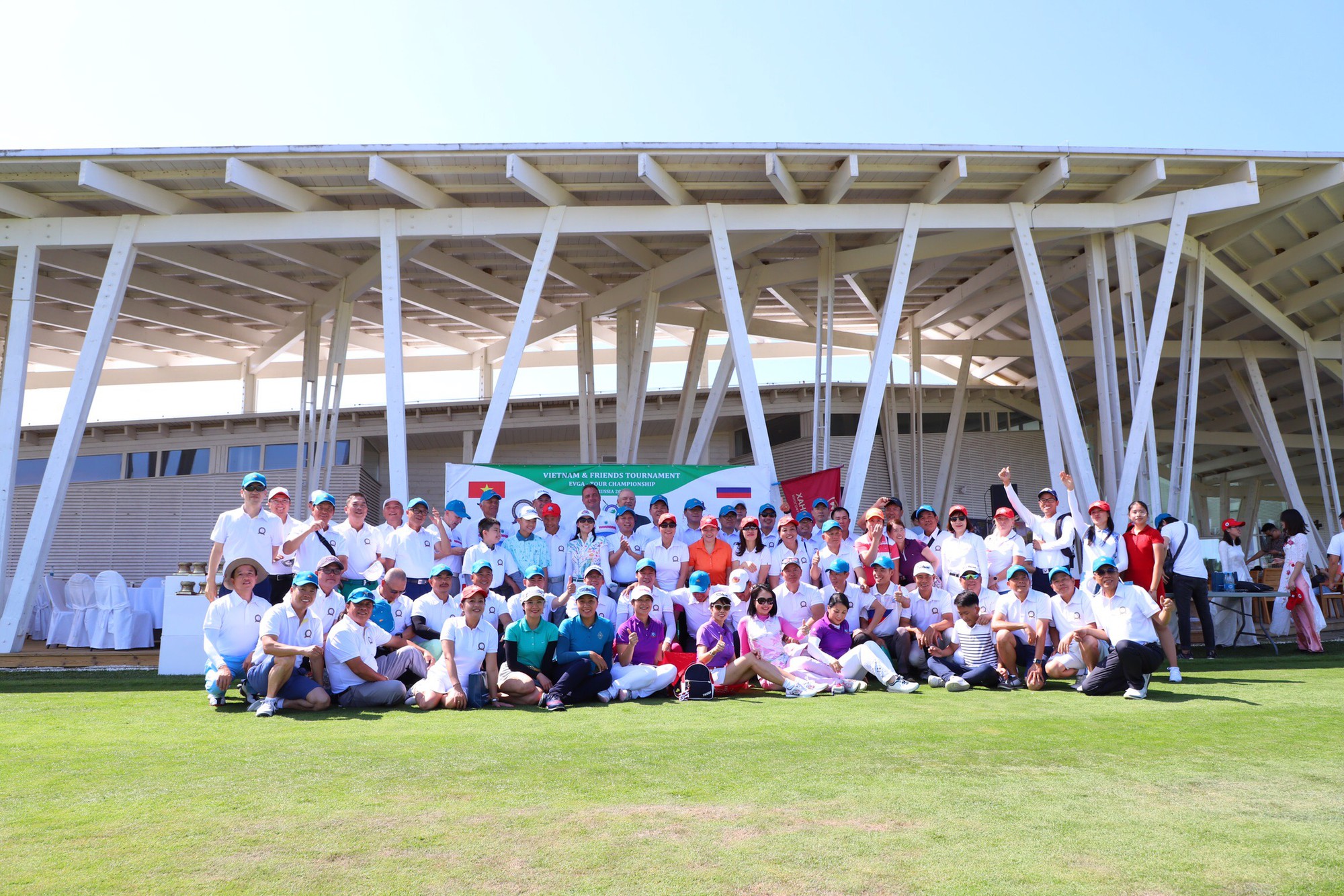 S&ocirc;i nổi Giải Golf hữu nghị &ldquo;Việt Nam v&agrave; những người bạn 2019&rdquo; - Ảnh 1.