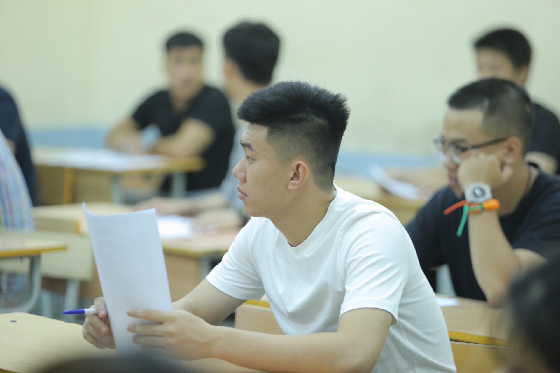 Hồi hộp, lo lắng l&agrave;m thủ tục thi THPT quốc gia - Ảnh 15.