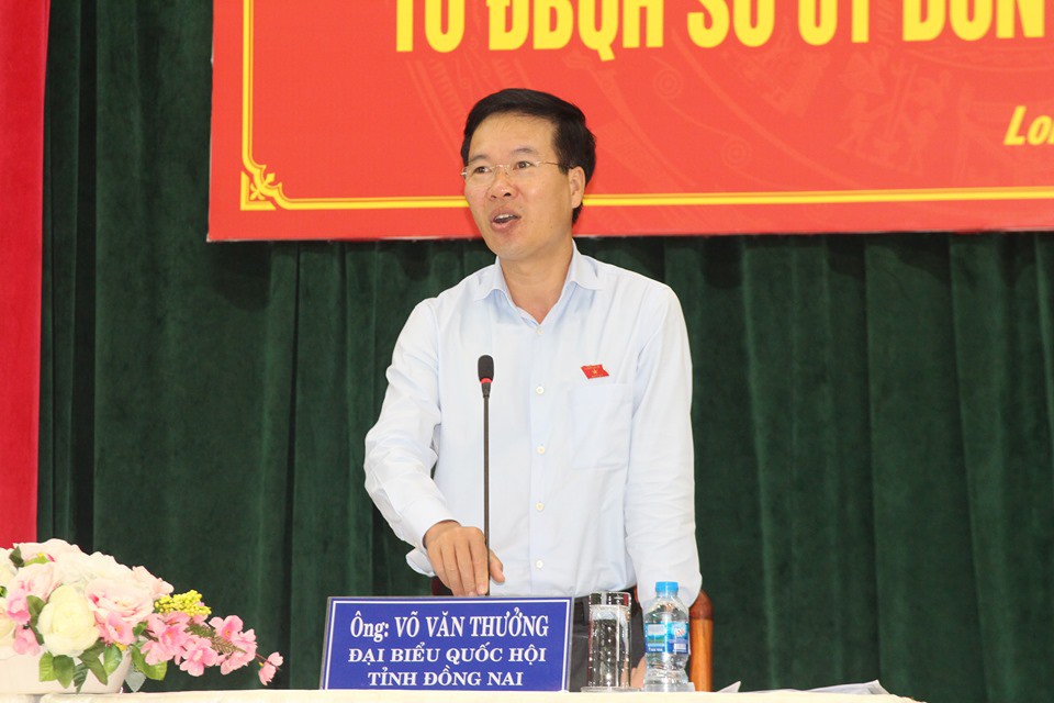 Cử tri bức x&uacute;c việc c&ocirc;ng an xử l&yacute; chậm vụ giang hồ v&acirc;y xe chở cảnh s&aacute;t - Ảnh 1.