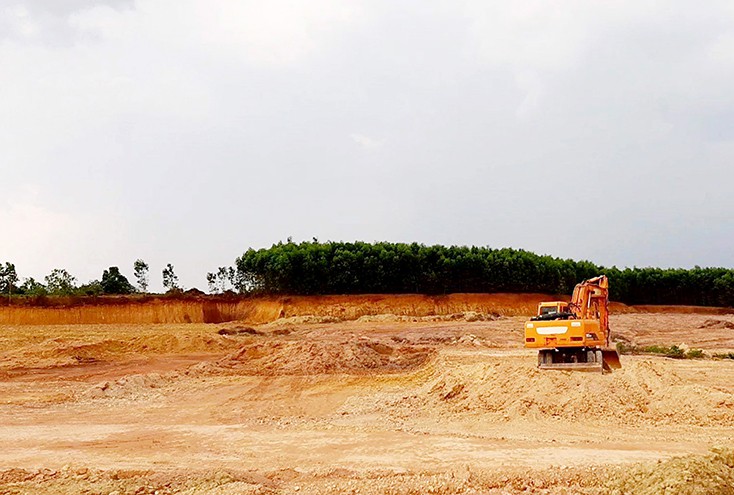 Để đất "tặc" tung hoành, chủ tịch và phó chủ tịch xã xin rút kinh nghiệm!