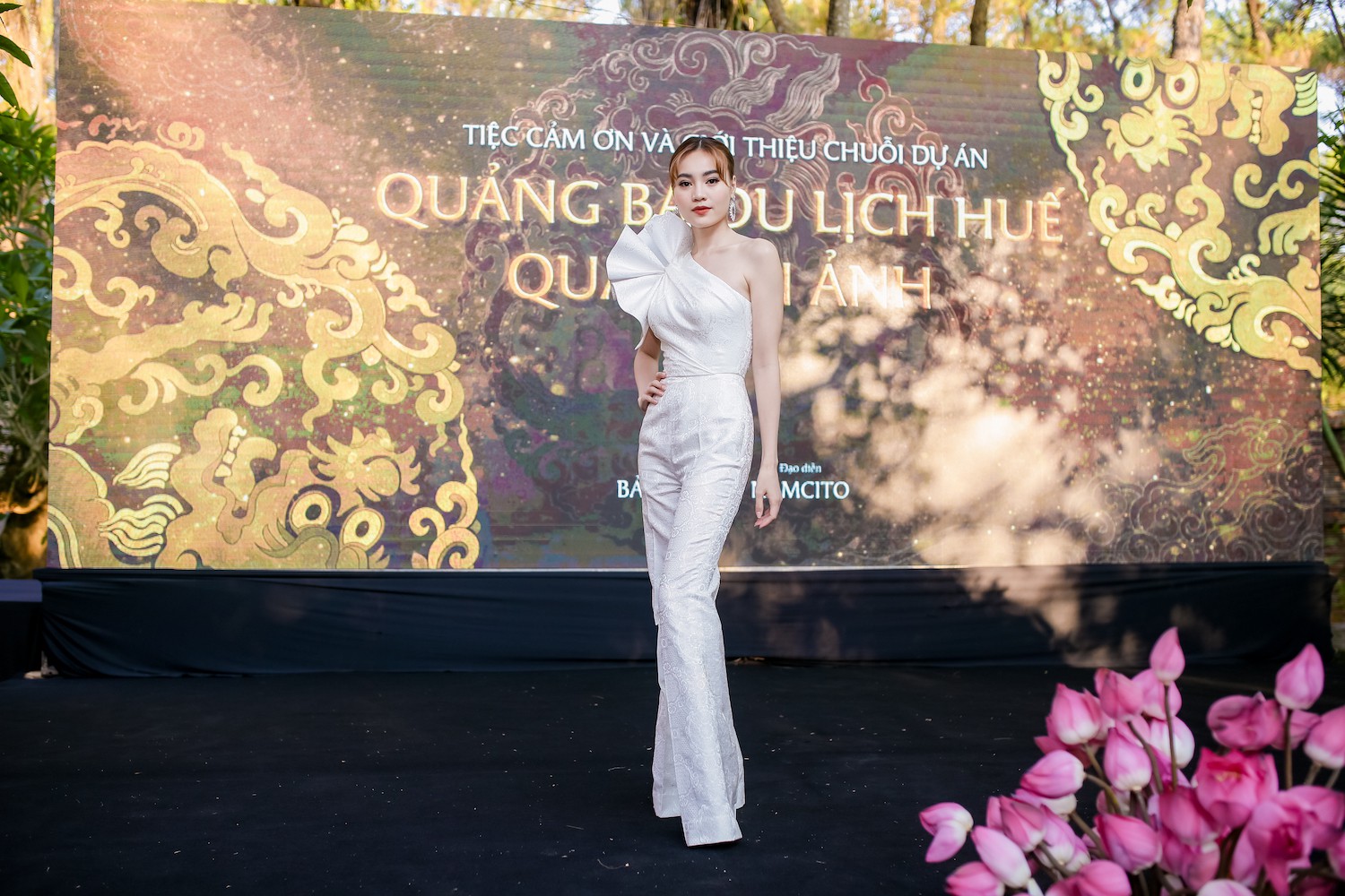 Lan Ngọc, Ngọc Tr&acirc;n duy&ecirc;n d&aacute;ng tại Huế - Ảnh 1.