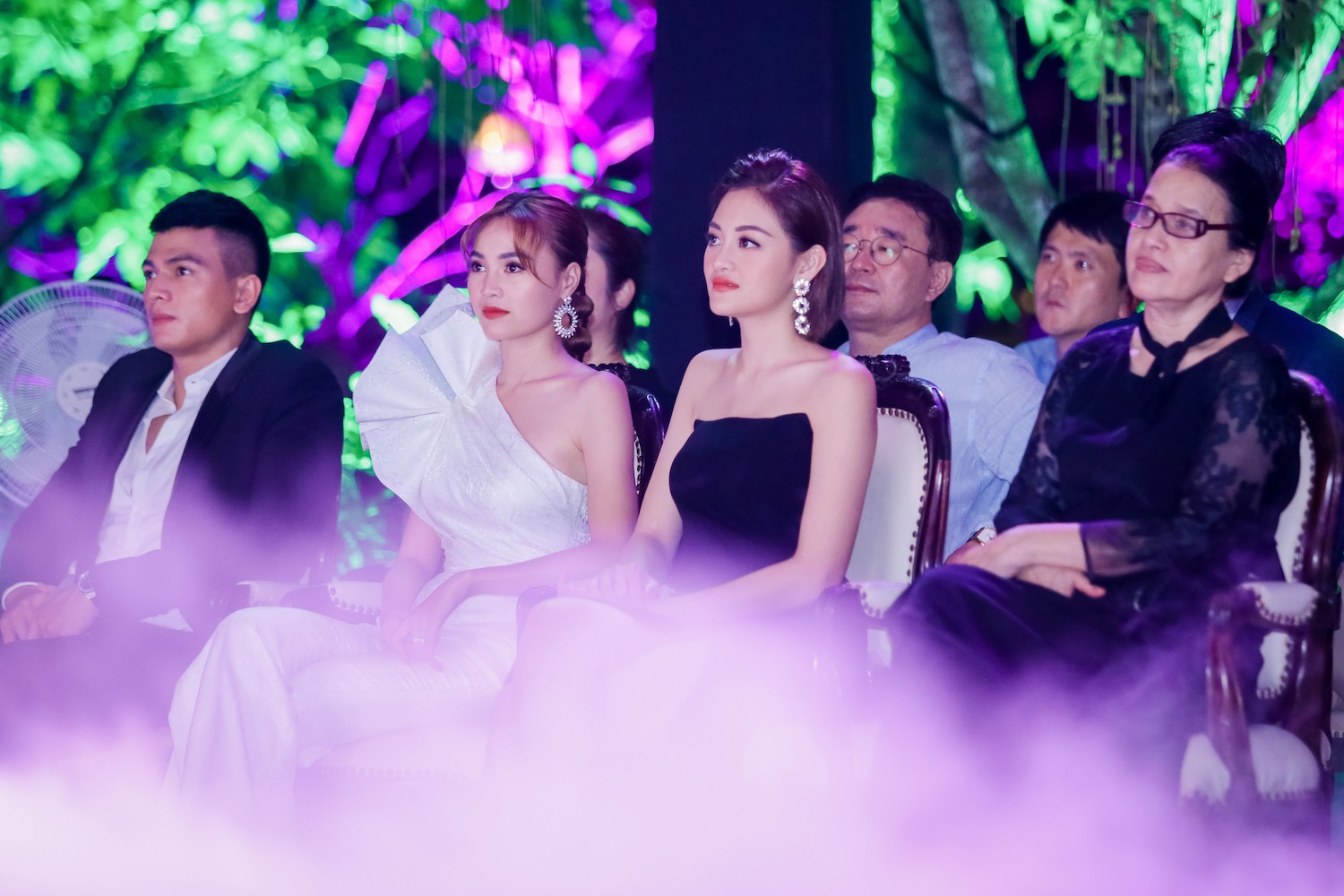 Lan Ngọc, Ngọc Tr&acirc;n duy&ecirc;n d&aacute;ng tại Huế - Ảnh 10.