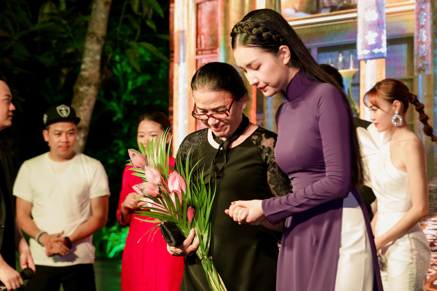Lan Ngọc, Ngọc Tr&acirc;n duy&ecirc;n d&aacute;ng tại Huế - Ảnh 6.