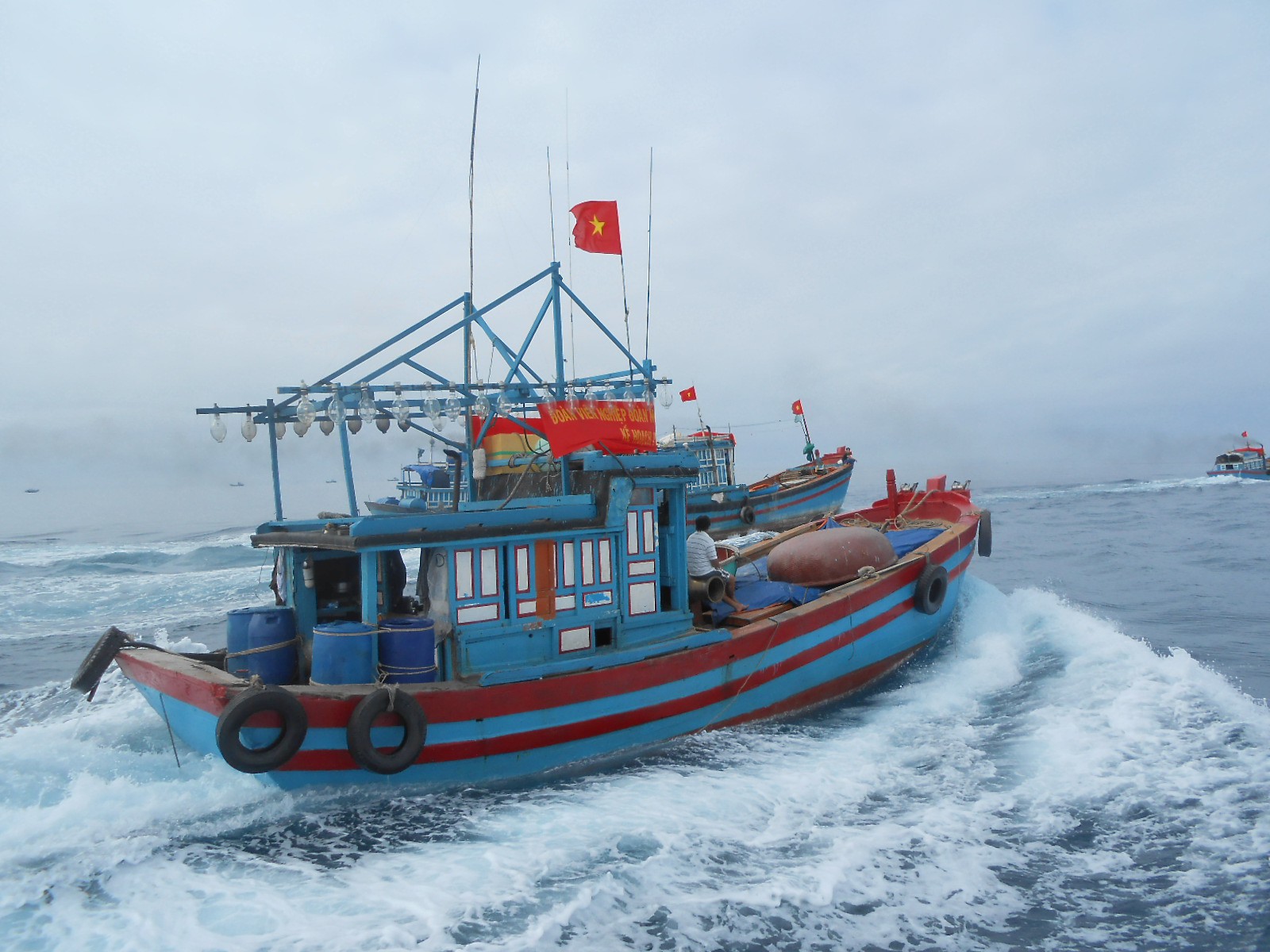 Đặt lợi ích quốc gia lên cao nhất