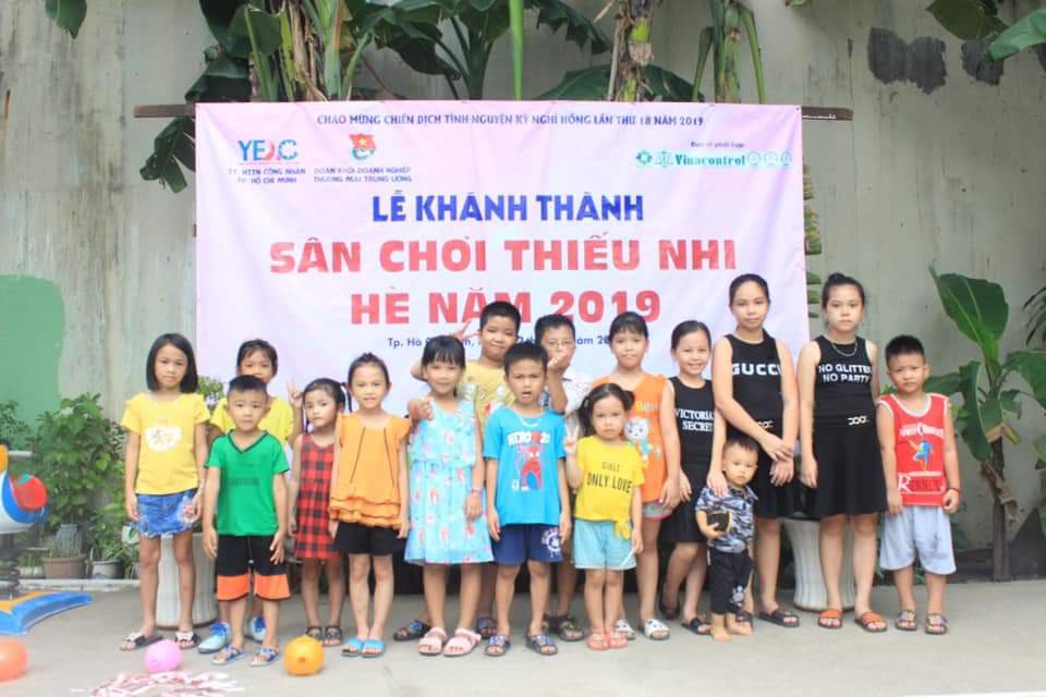 S&acirc;n chơi h&egrave; cho con c&ocirc;ng nh&acirc;n nh&agrave; trọ - Ảnh 2.