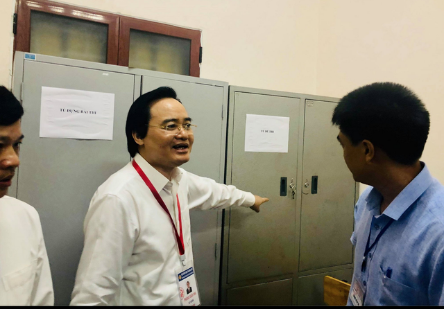 Bộ trưởng Bộ GD-ĐT trực tiếp kiểm tra tổ chức thi