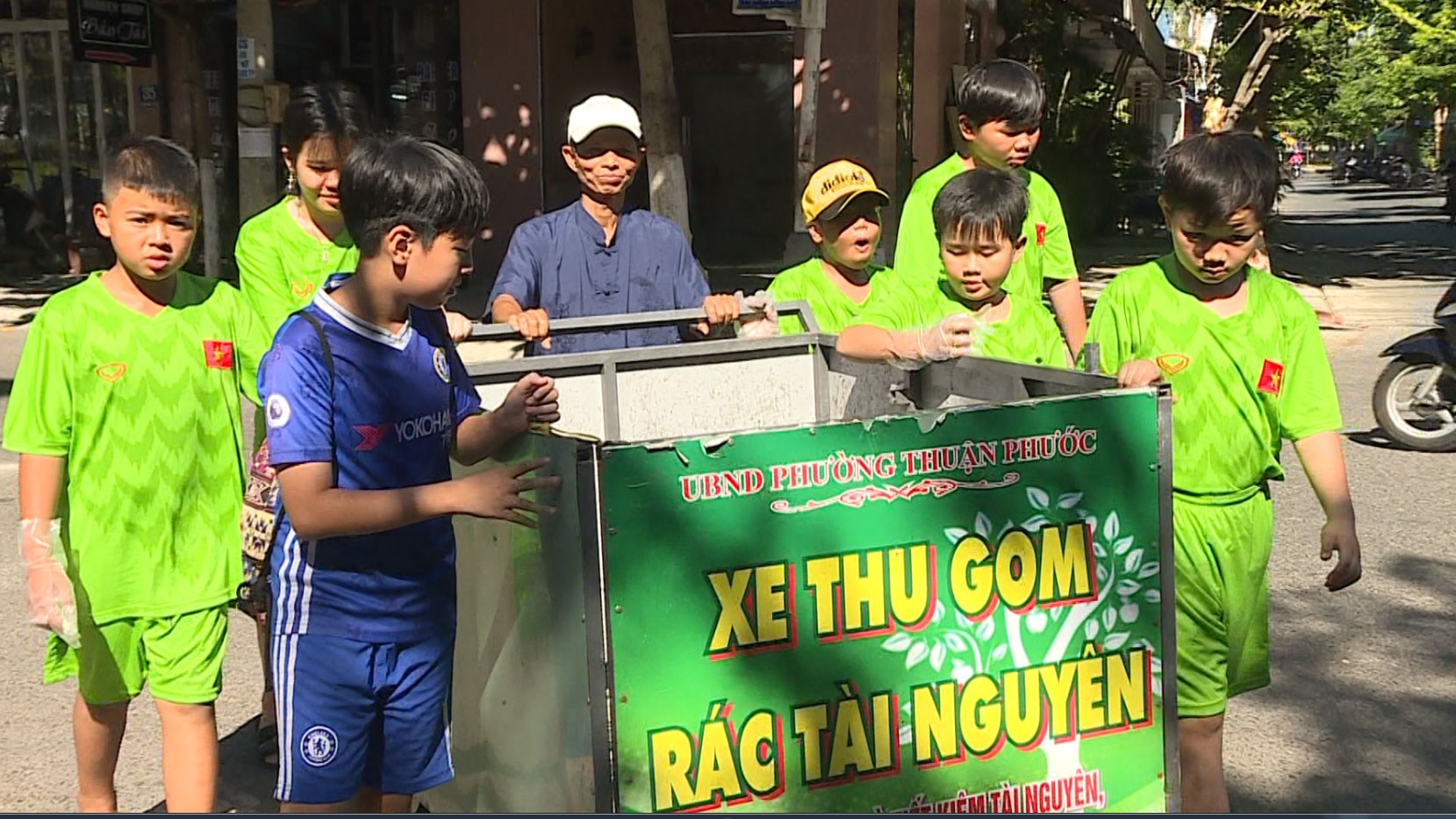 Việc làm lớn của CLB Môi trường nhí