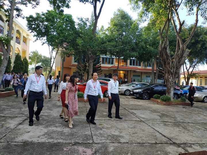 Bộ trưởng Phùng Xuân Nhạ kiểm tra kỳ thi tốt nghiệp tại Đắk Lắk - Ảnh 2.