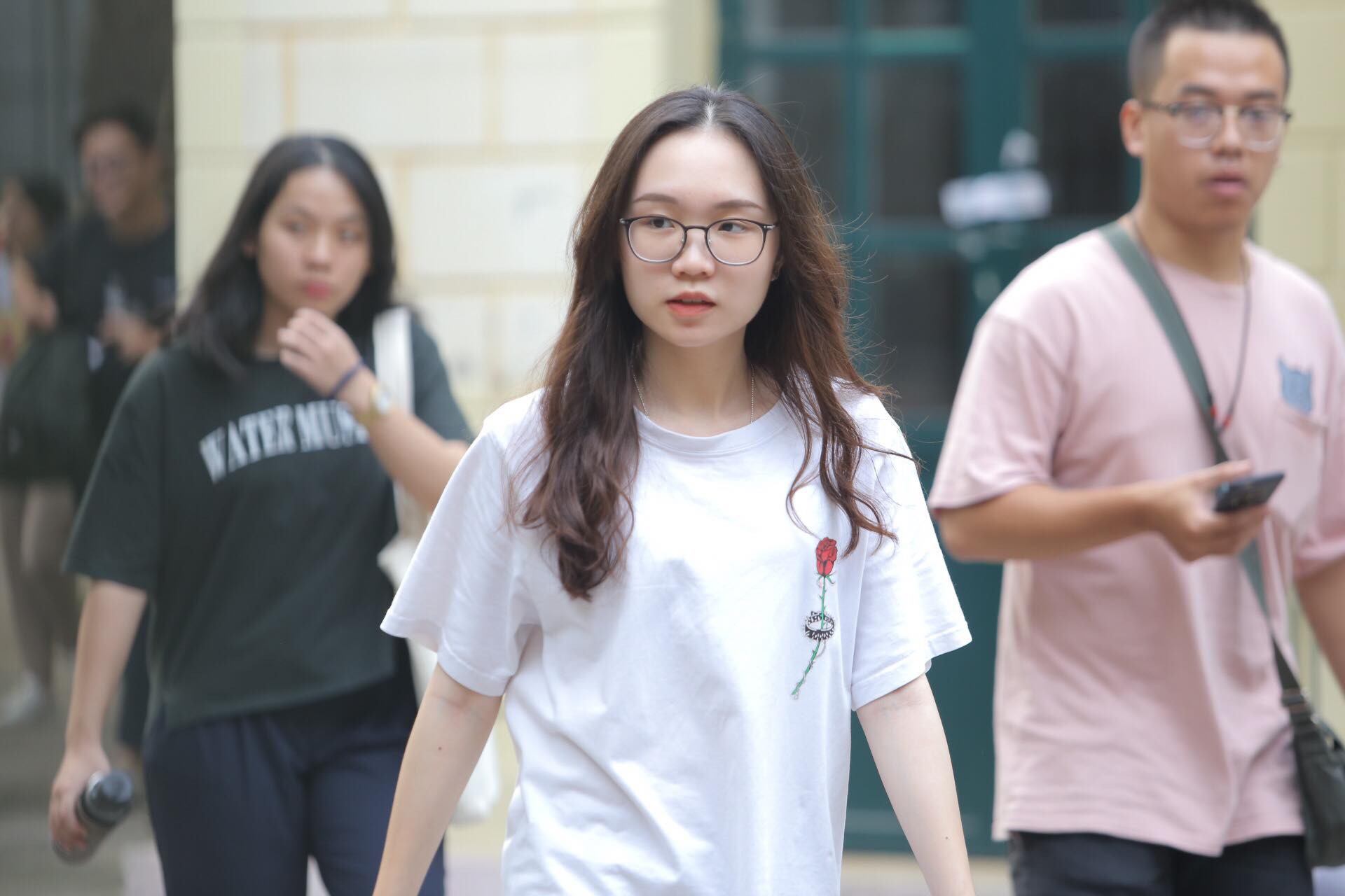 Thi THPT quốc gia 2019: Thí sinh thở phào về đề thi toán - Ảnh 19.