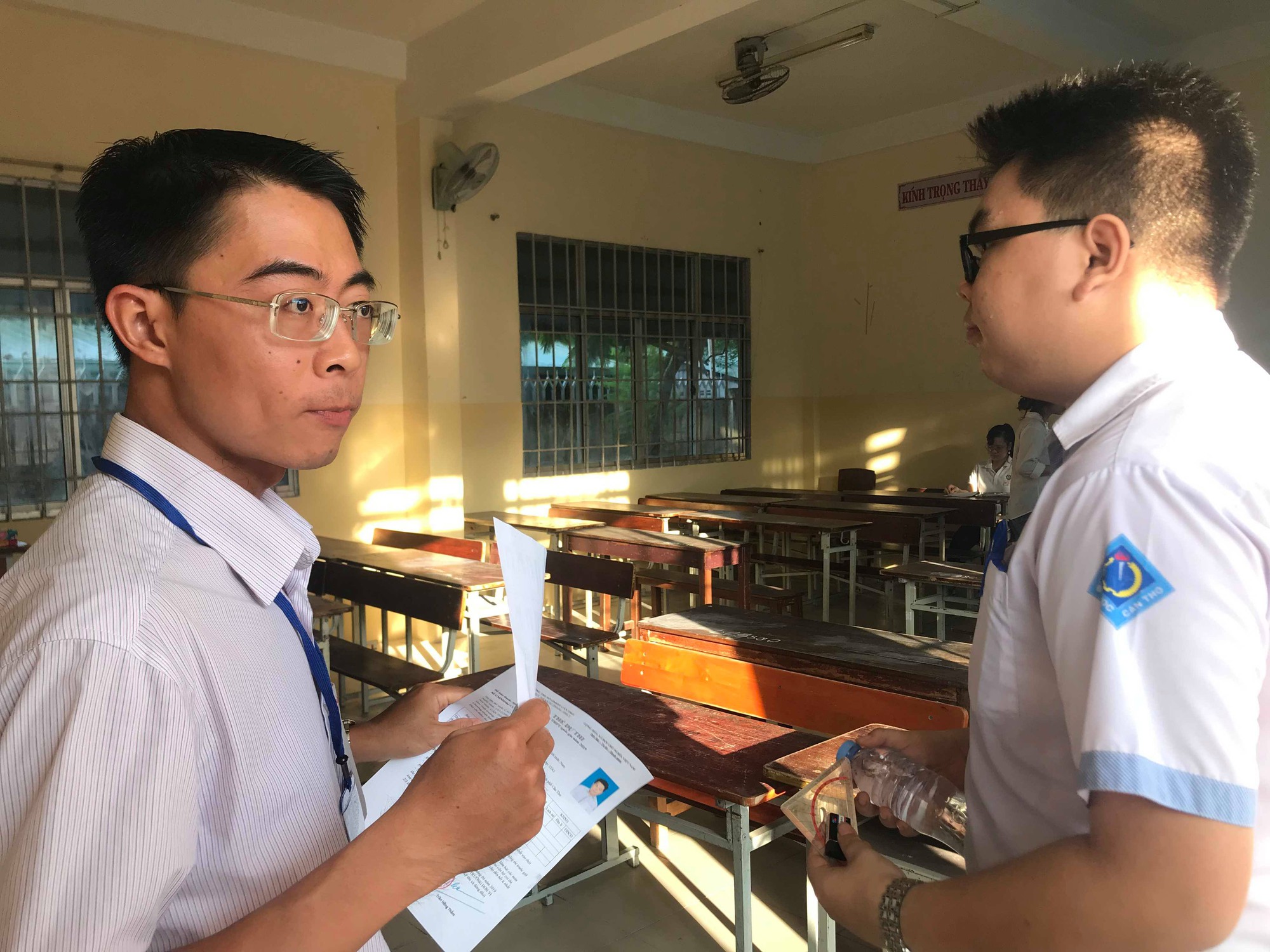 Thi THPT quốc gia 2019: Th&iacute; sinh v&agrave;o thi m&ocirc;n đầu ti&ecirc;n, hi vọng tr&uacute;ng tủ - Ảnh 18.