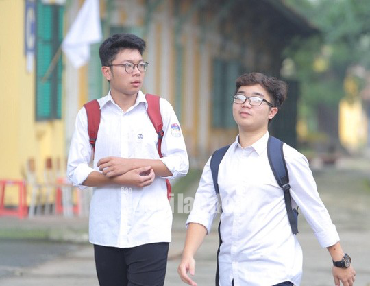 Thi THPT quốc gia 2019: Đề thi văn ra Ai đã đặt tên cho dòng sông? - Ảnh 7.