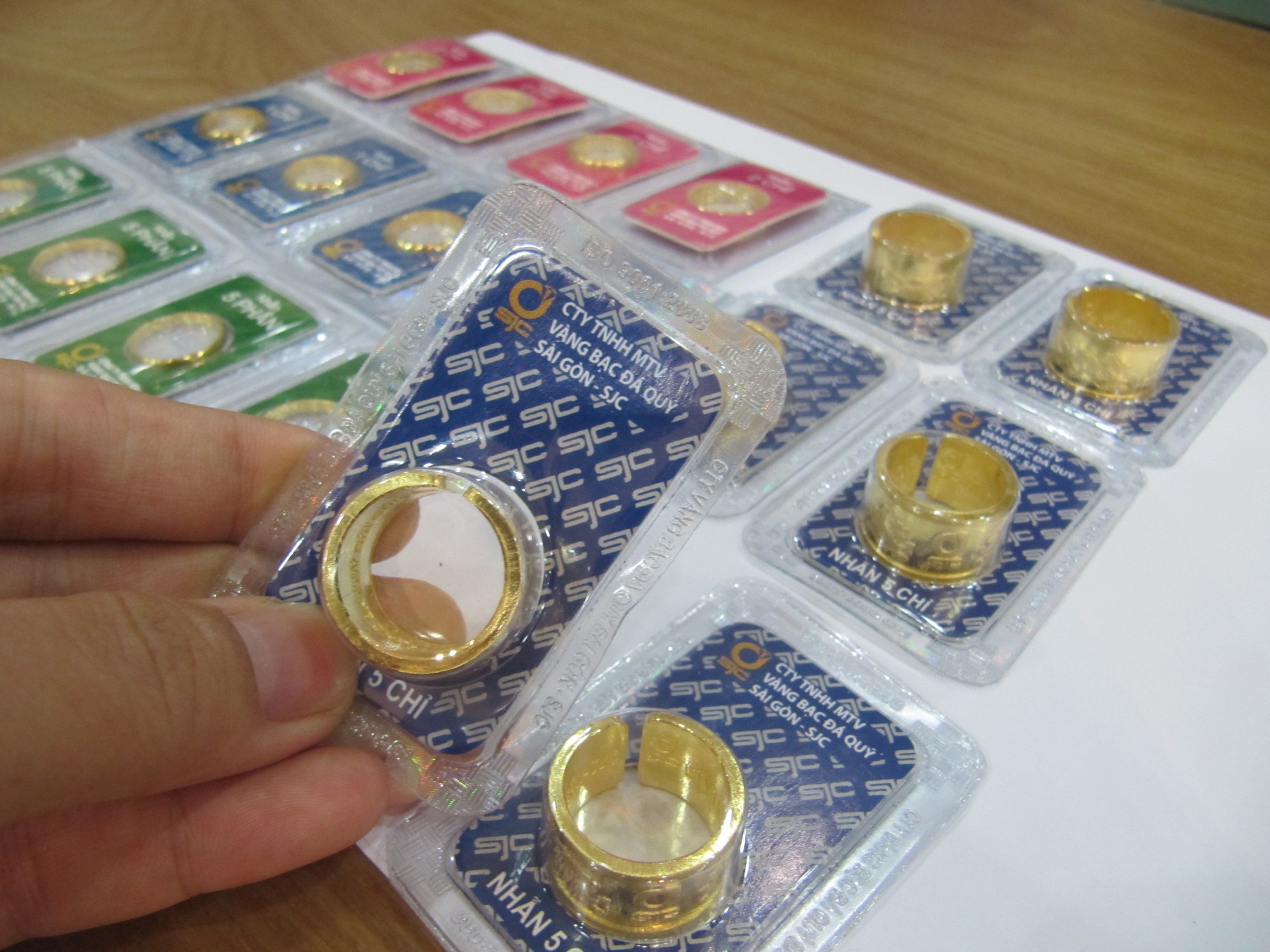 Giá vàng SJC có lúc vọt lên 39,9 triệu đồng/lượng