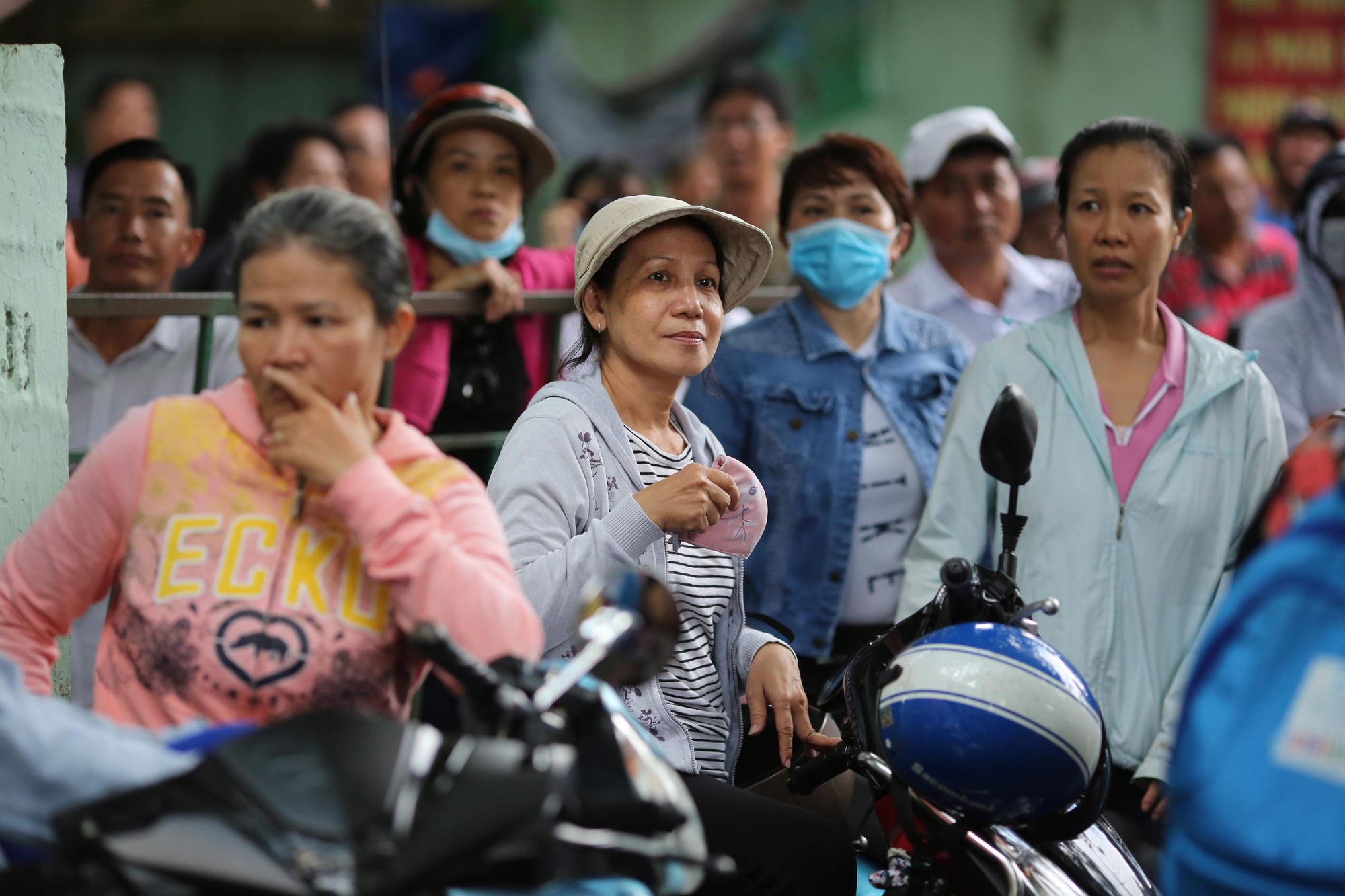 Thi THPT quốc gia 2019: Đề thi văn ra Ai đã đặt tên cho dòng sông? - Ảnh 4.
