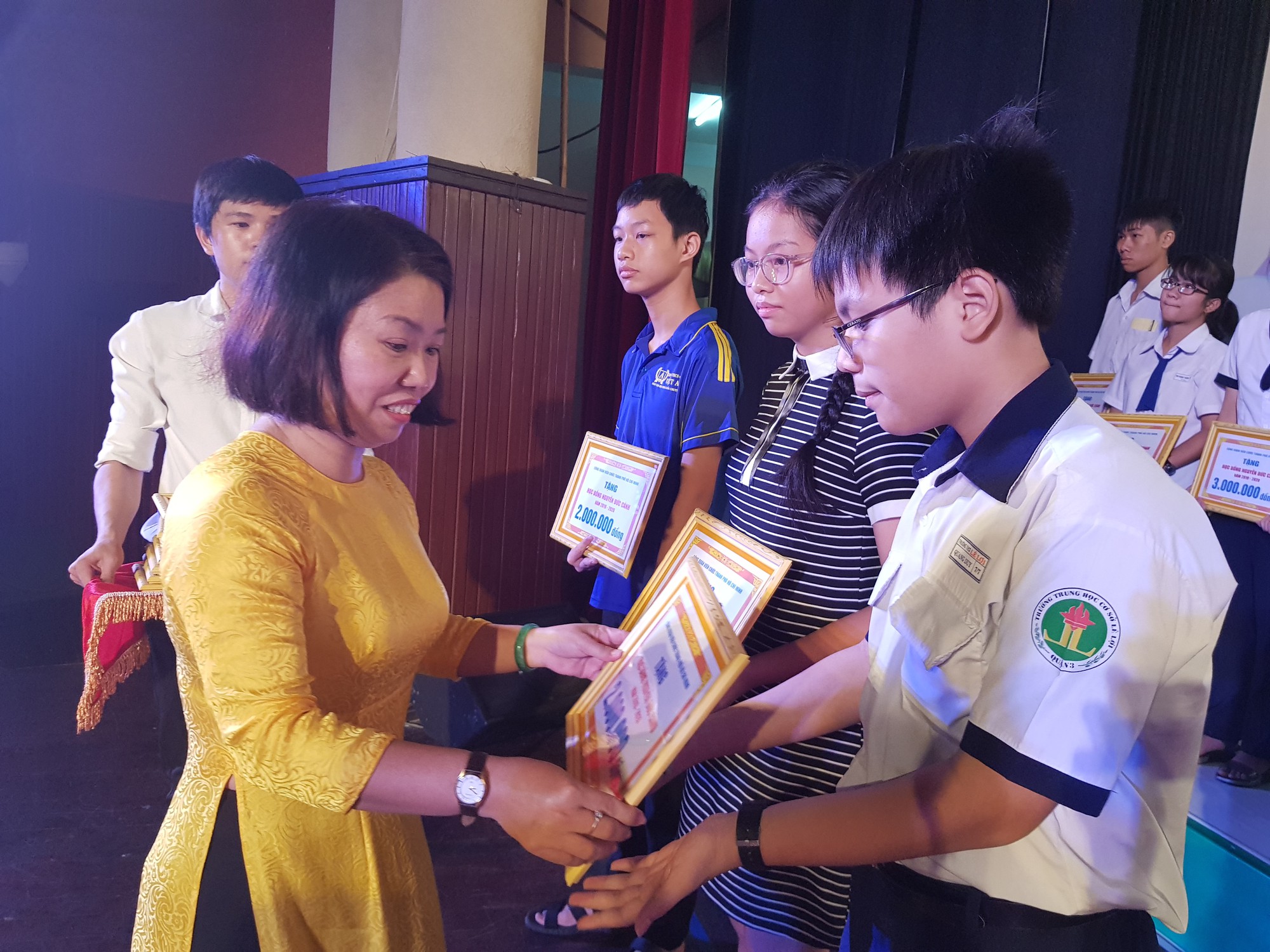 Gia đình là điểm tựa - Ảnh 1.
