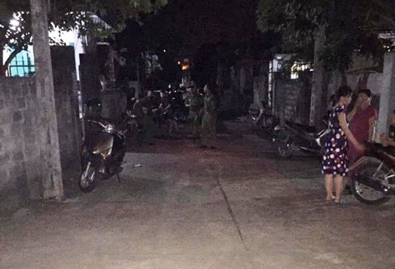 Sau khi sát hại vợ, chồng nằm bên cạnh cứa cổ tự tử