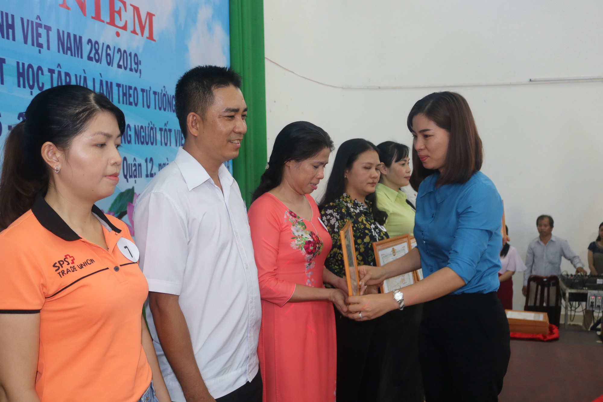 Tuy&ecirc;n dương điển h&igrave;nh học v&agrave; l&agrave;m theo gương B&aacute;c - Ảnh 1.