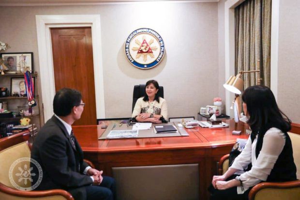 &Ocirc;ng Duterte th&aacute;ch Mỹ, Anh v&agrave; Ph&aacute;p ngăn Trung Quốc ở biển Đ&ocirc;ng - Ảnh 2.