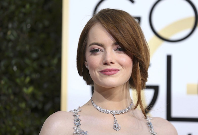 Mỹ nhân Emma Stone chấn thương vai sau cú trượt sàn nhà