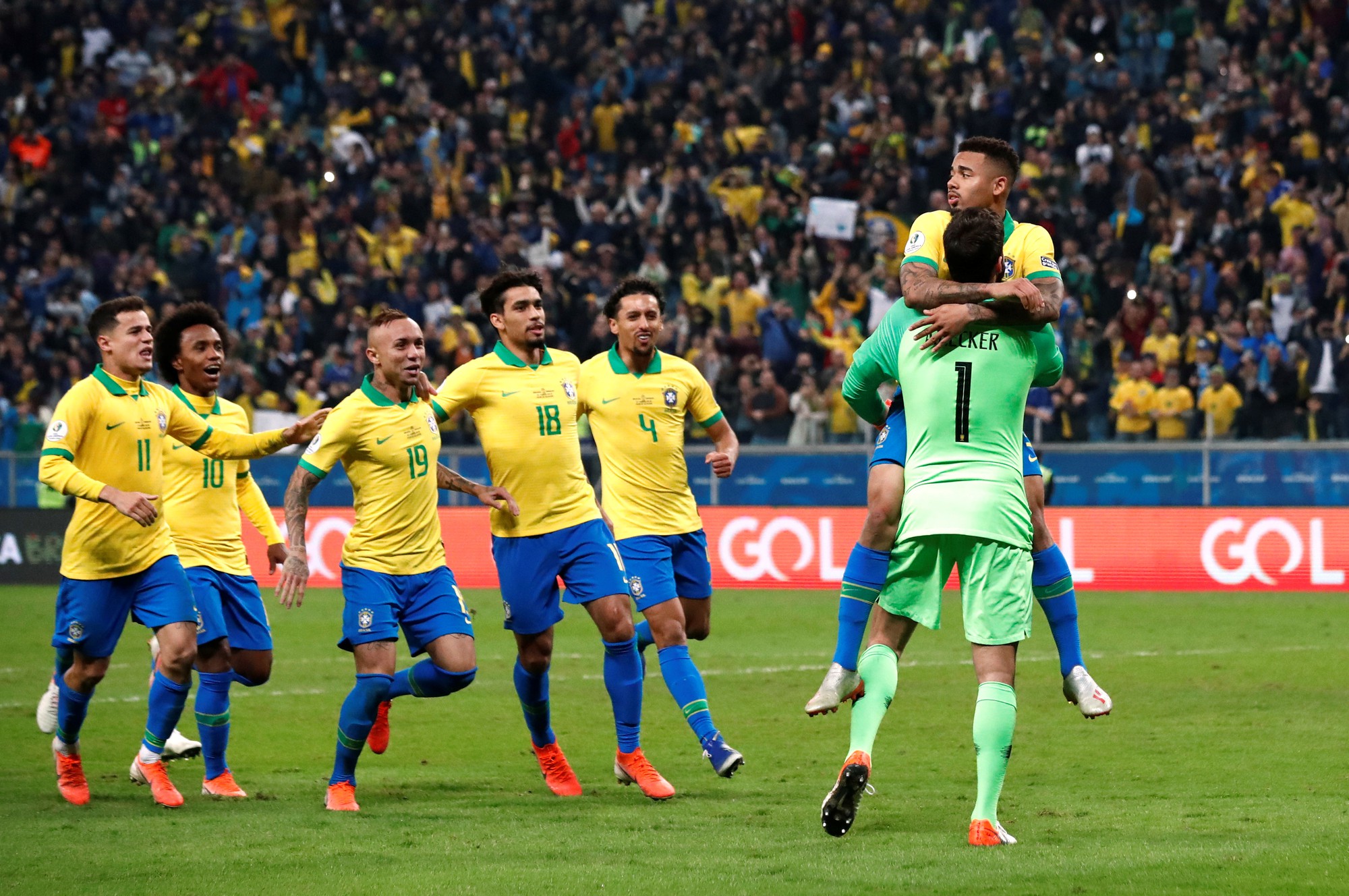 Hơn người nhưng Brazil phải nhờ loạt 11 m mới vượt qua Paraguay