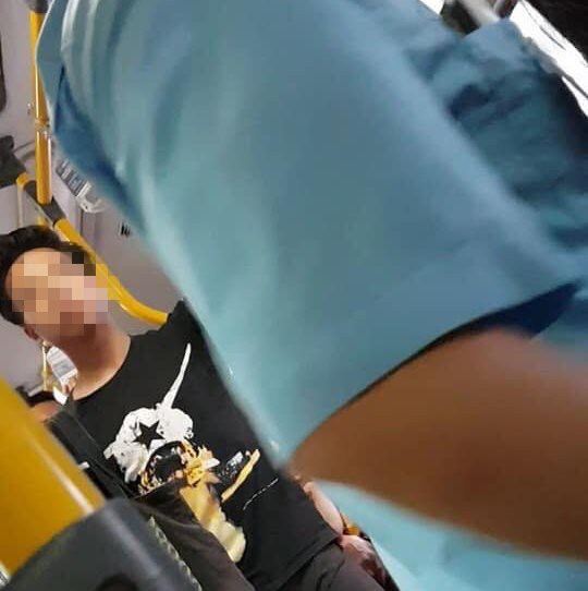 Lại th&ecirc;m một vụ nam thanh ni&ecirc;n thủ d&acirc;m tr&ecirc;n xe bu&yacute;t - Ảnh 1.