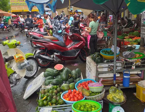 Vỉa hè khắp nơi bị "nuốt trọn" (*): Sắp xếp lại các hoạt động trên vỉa hè