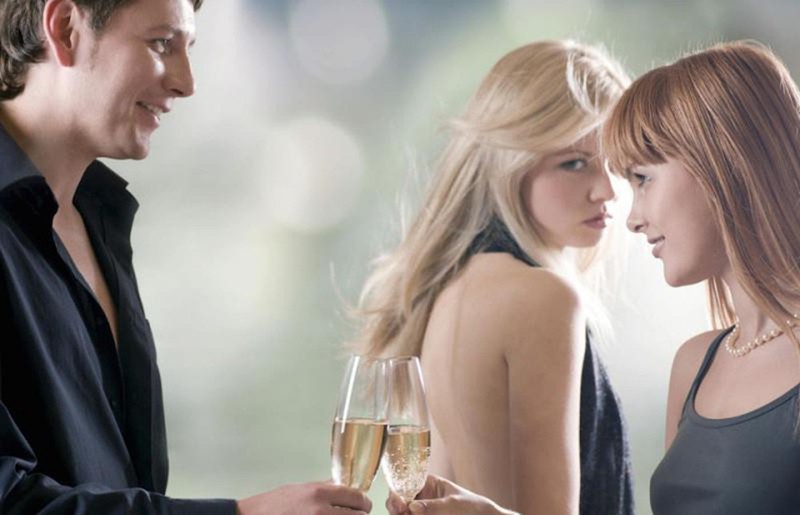 Mệt mỏi vì người yêu cũ của chồng quấy phá - Ảnh 1.
