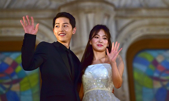 Cặp đôi "Hậu duệ mặt trời" chia tay: Song Hye Kyo tiết lộ lý do ly hôn Song Joong Ki